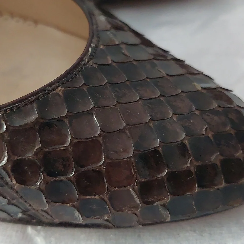 Oscar De La Renta brown suede and snake skin pumps size 7.5